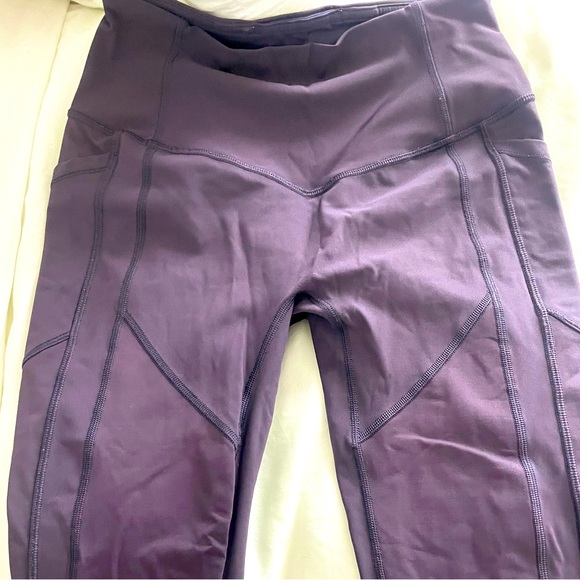 Like new lululemon pants - Picture 2 of 3